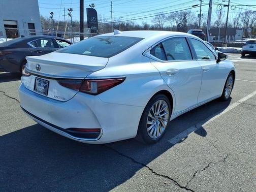2023 Lexus ES 300h Ultra Luxury