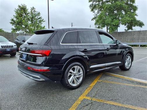 2021 Audi Q7 45 Premium Plus