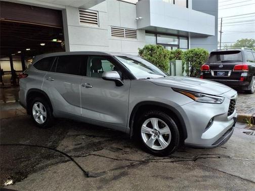 2022 Toyota Highlander LE