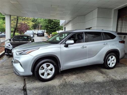 2022 Toyota Highlander LE