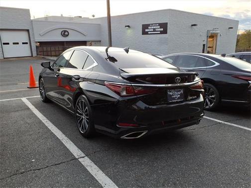 2023 Lexus ES 350 Base