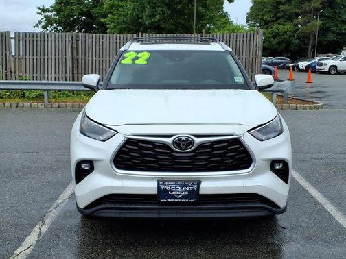 Pearl 2022 Toyota Highlander XLE
