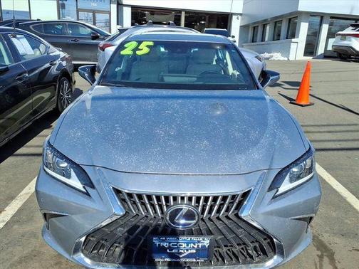 2025 Lexus ES 300h Base