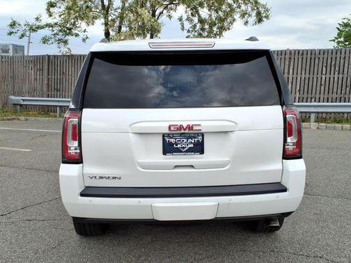 White Frost Tricoat 2017 GMC Yukon SLT