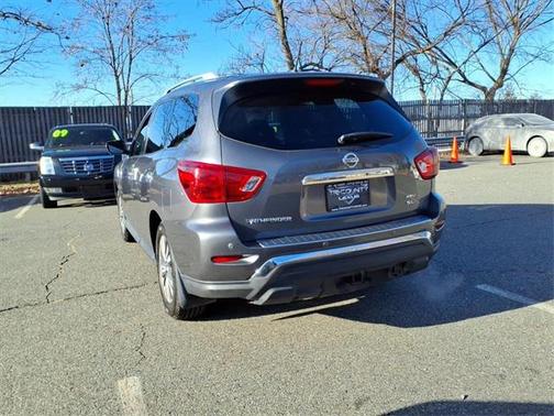 2017 Nissan Pathfinder SL