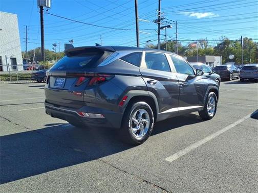 2022 Hyundai TUCSON SE