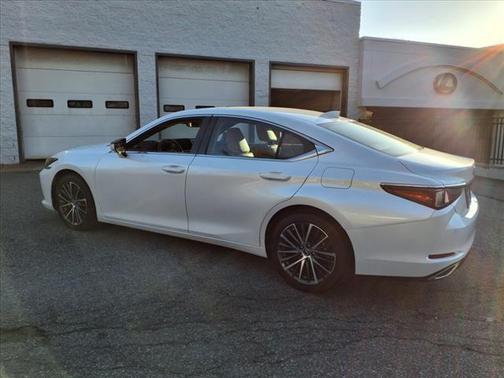 2024 Lexus ES 350 Base