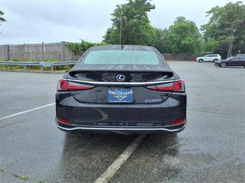 2022 Lexus ES 300h Ultra Luxury
