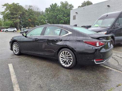 2022 Lexus ES 300h Ultra Luxury