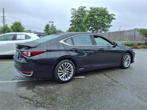 2022 Lexus ES 300h Ultra Luxury
