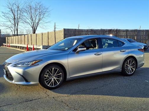 2022 Lexus ES 300h Base