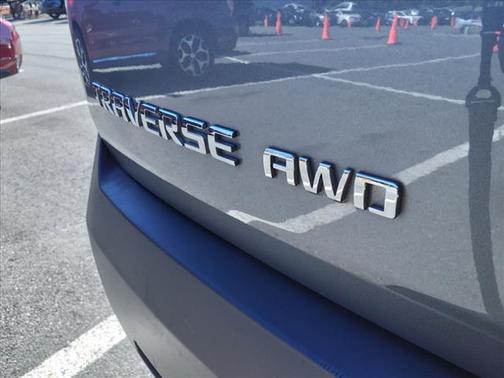 Photo 5 of 21 of 2021 Chevrolet Traverse LS