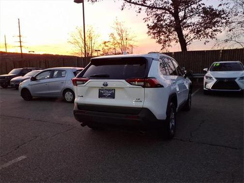 2024 Toyota RAV4 Hybrid LE
