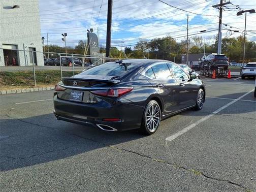 2022 Lexus ES 350 Base