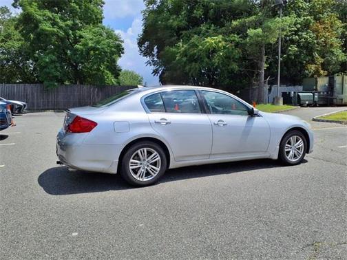 2011 INFINITI G37x Base