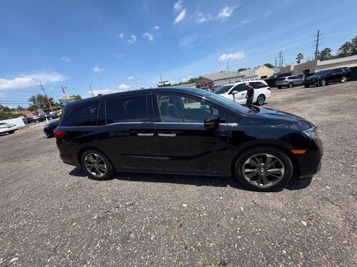 Crystal Black Pearl 2023 Honda Odyssey Elite