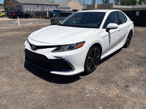 Super White 2021 Toyota Camry SE