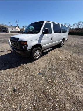 Oxford White 2014 Ford E350 Super Duty XL