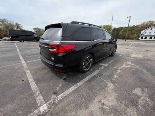Crystal Black Pearl 2024 Honda Odyssey Elite
