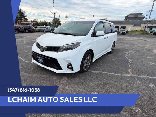 Super White 2018 Toyota Sienna SE