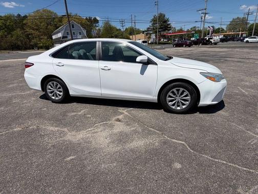 Super White 2015 Toyota Camry LE