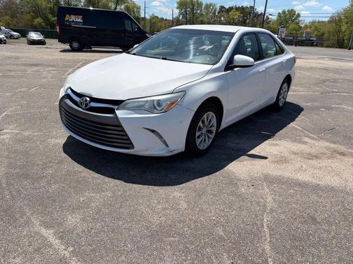 Super White 2015 Toyota Camry LE