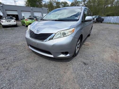 Silver Sky Metallic 2011 Toyota Sienna LE