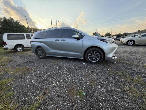 Celestial Silver Metallic 2021 Toyota Sienna XLE 8 Passenger