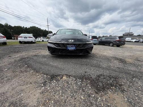 Abyss Black 2024 Hyundai ELANTRA SEL