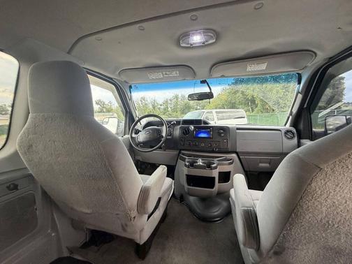 Oxford White 2012 Ford E350 Super Duty XLT