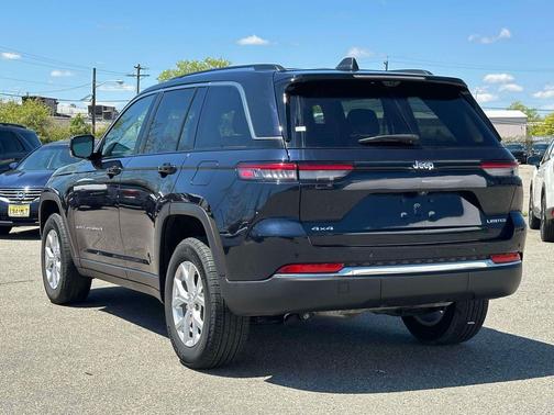 Midnight Sky 2023 Jeep Grand Cherokee Limited