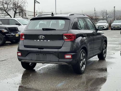 2022 Hyundai VENUE SEL