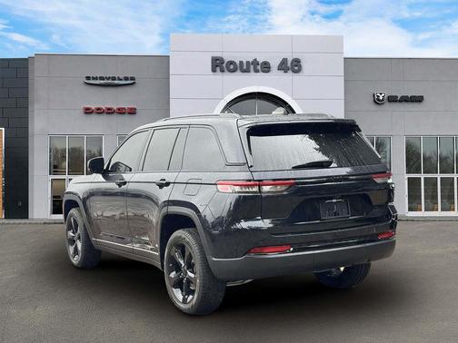 Midnight Sky 2024 Jeep Grand Cherokee Limited