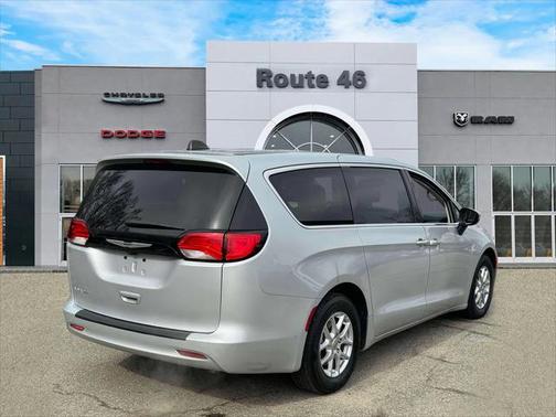 2023 Chrysler Voyager LX