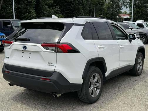 2022 Toyota RAV4 Hybrid XLE