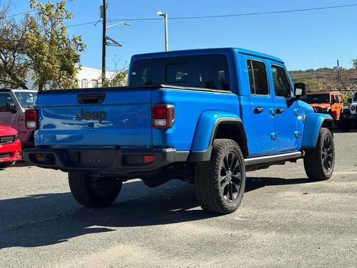 2024 Jeep Gladiator Nighthawk