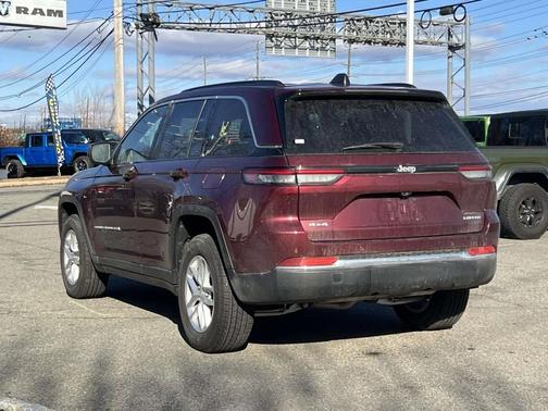 2025 Jeep Grand Cherokee Laredo