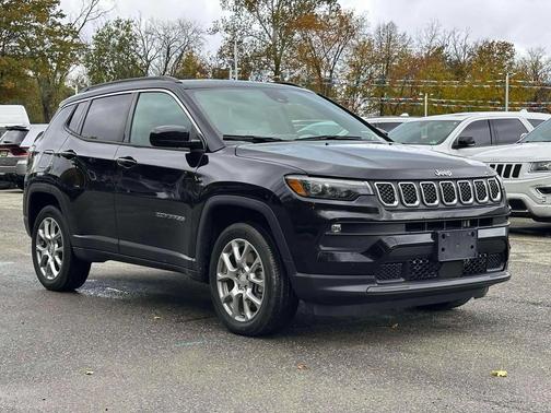 2023 Jeep Compass Latitude Lux