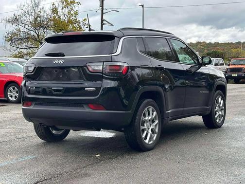 2023 Jeep Compass Latitude Lux