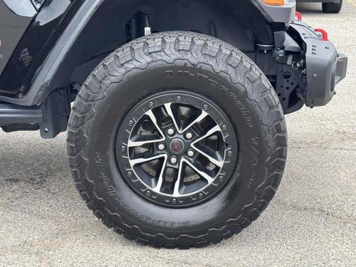 Black Clearcoat 2025 Jeep Wrangler Rubicon