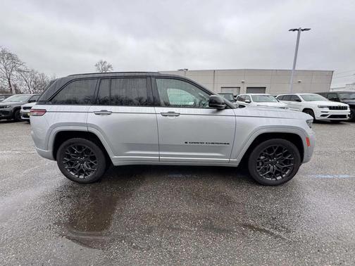 2025 Jeep Grand Cherokee Summit