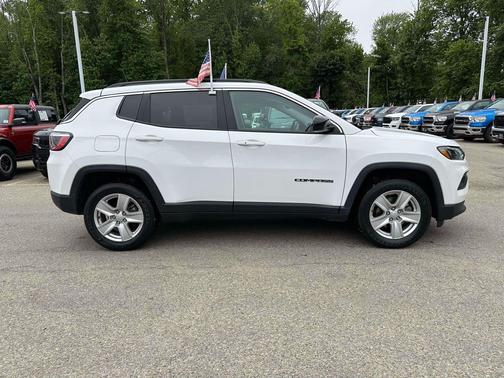 Bright White Clearcoat 2022 Jeep Compass Latitude