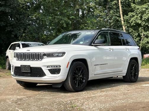 2022 Jeep Grand Cherokee Summit
