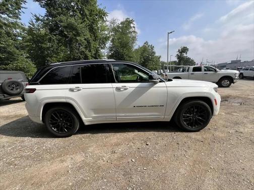 2022 Jeep Grand Cherokee Summit