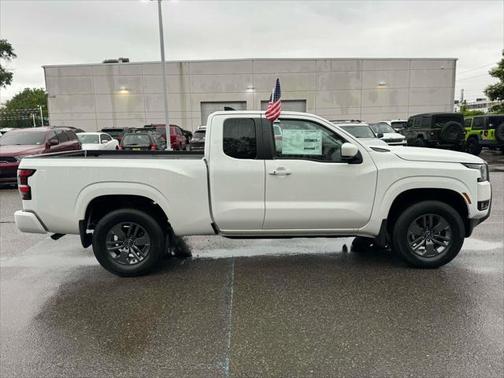 2025 Nissan Frontier SV
