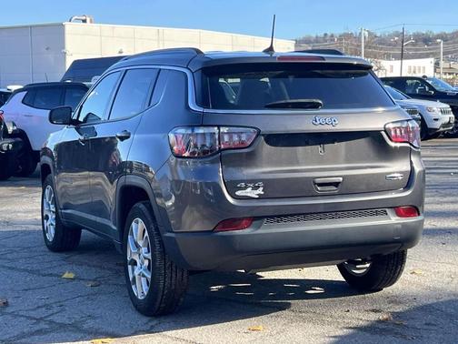 2022 Jeep Compass Latitude Lux