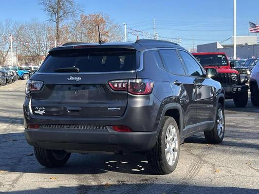 2022 Jeep Compass Latitude Lux