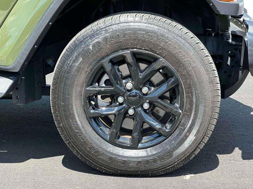 Sarge Green Clearcoat 2023 Jeep Gladiator Sport S