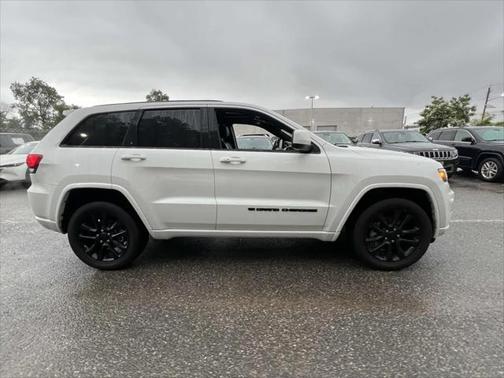 2022 Jeep Grand Cherokee Laredo