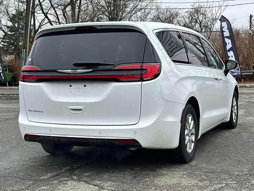2025 Chrysler Pacifica L
